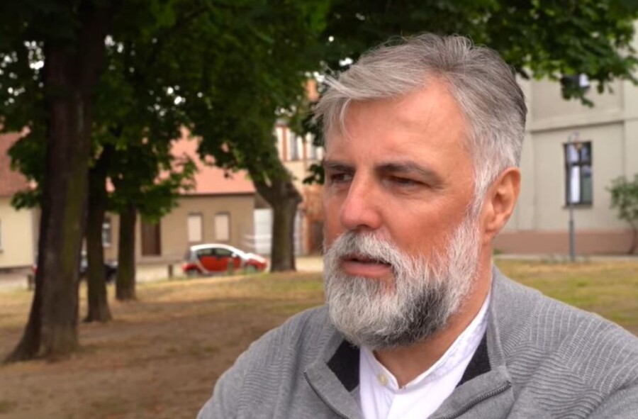 VLADIKA GRIGORIJE SE PERFIDNO PRIBLIŽAVA KATOLICIZMU Nakon služenja mise poziva da žene budu sveštenici