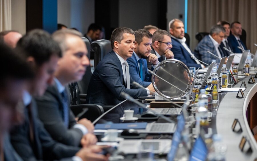 Bošnjaci i Albanci napustili sjednicu Vlade zbog spomenika Mitropolitu Amfilohiju