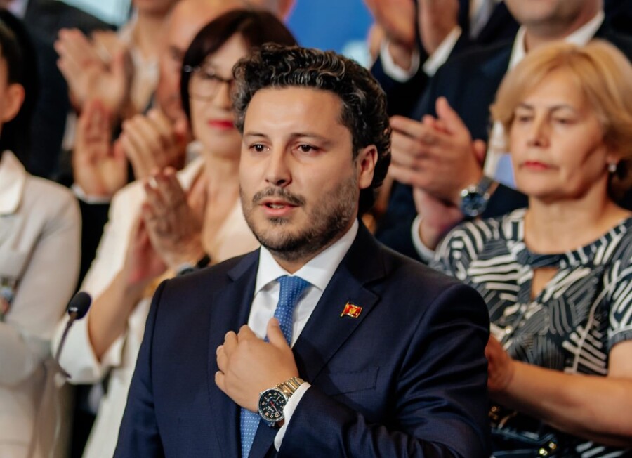 ABAZOVIĆ Temeljni ugovor teška ali istorijska odluka