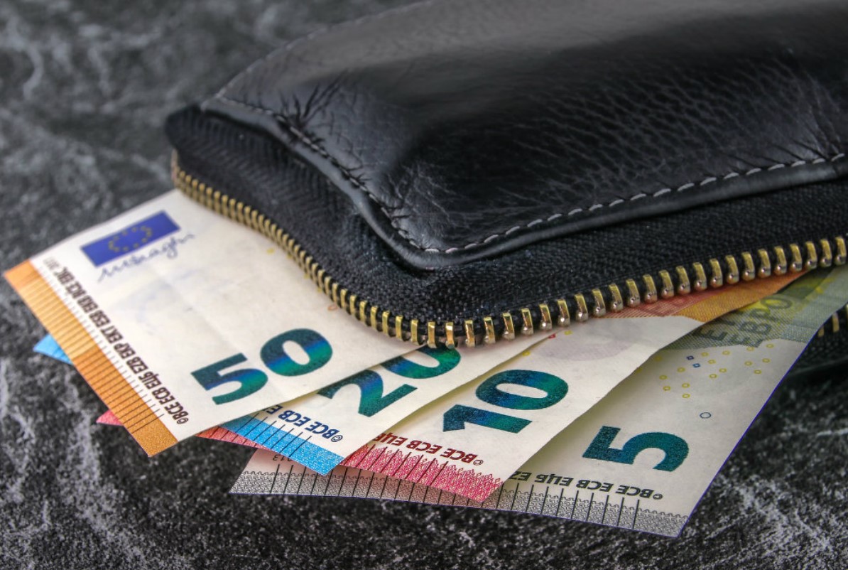 MONSTAT Prosječna zarada bez poreza i doprinosa u septembru iznosila 877 eura