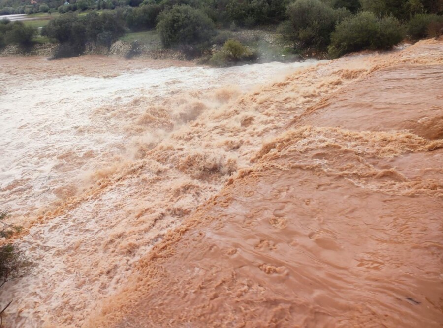APOKALIPTIČNE SCENE Poplave širom Crne Gore, voda prodrla u kuće, nosila objekte (foto i video)