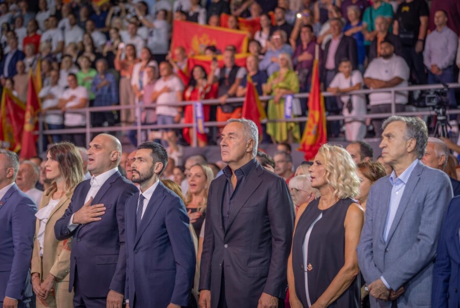 DPS SE DAVI U ŠOVINIZMU Srpski jezik nikada neće biti službeni u Crnoj Gori