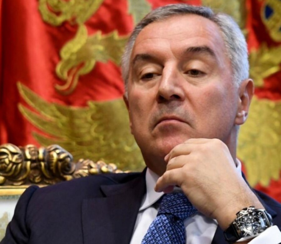 RAZVEZAO JEZIK Milo Đukanović ne može da se sjeti šta je pjevao