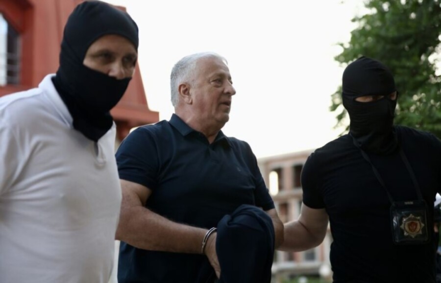 DRŽAVNI KRIMINAL Zoran Lazović poklonio blindirano vozilo Radoju Zviceru
