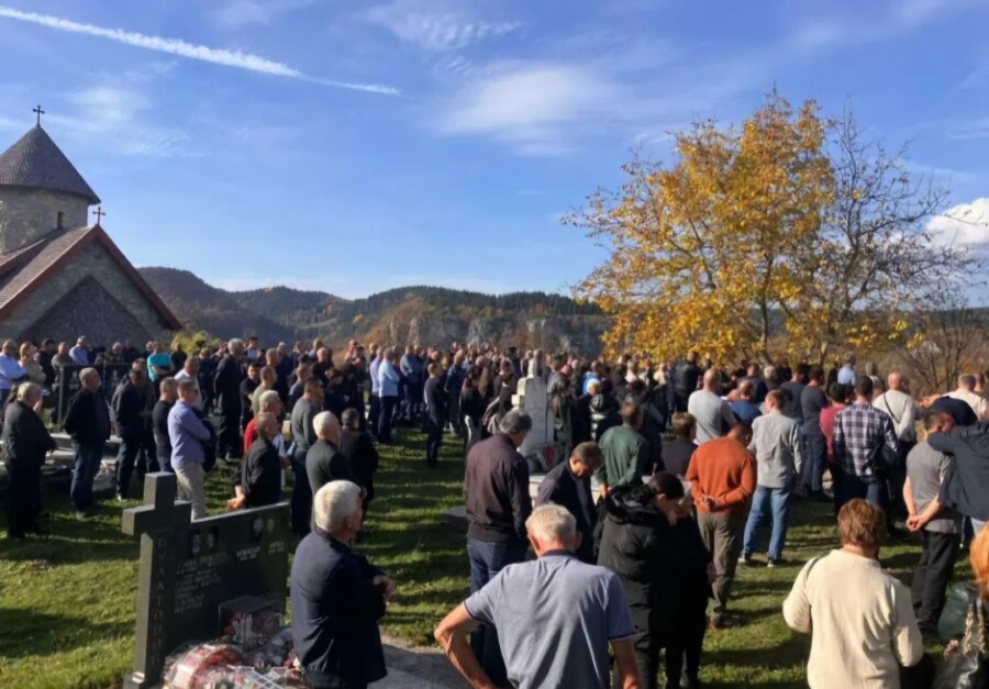 Na groblju kod Manastira Sokolac sahranjeni svirepo ubijeni sestra i brat Madžgalj