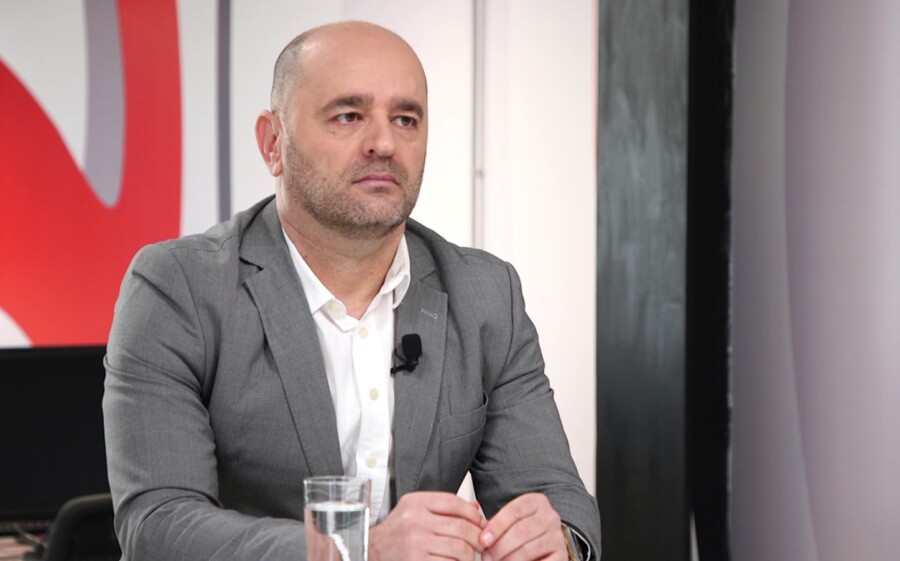 VJEROVALI ILI NE Urednik Pobjede za izmjenu statusa srpskog jezika u Crnoj Gori