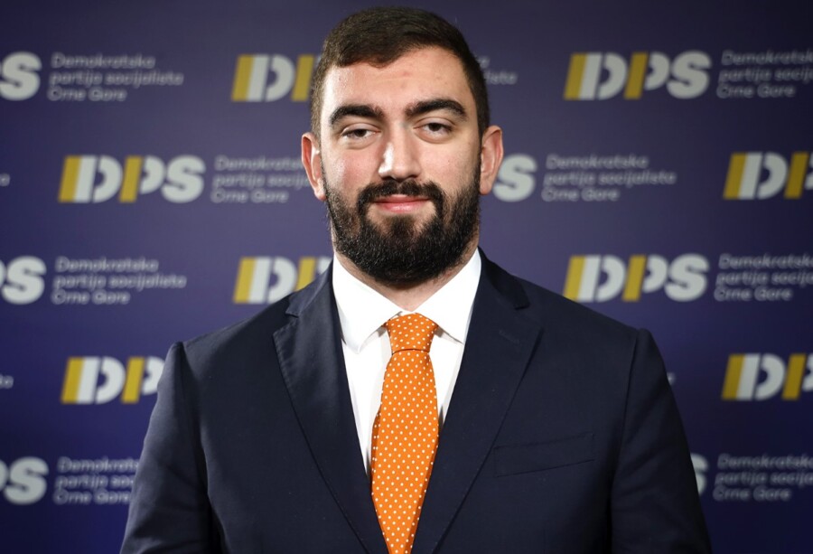 KLIKOVAC Mujović kao bivši DPS aktivista ne može da prežali poraz u Podgorici