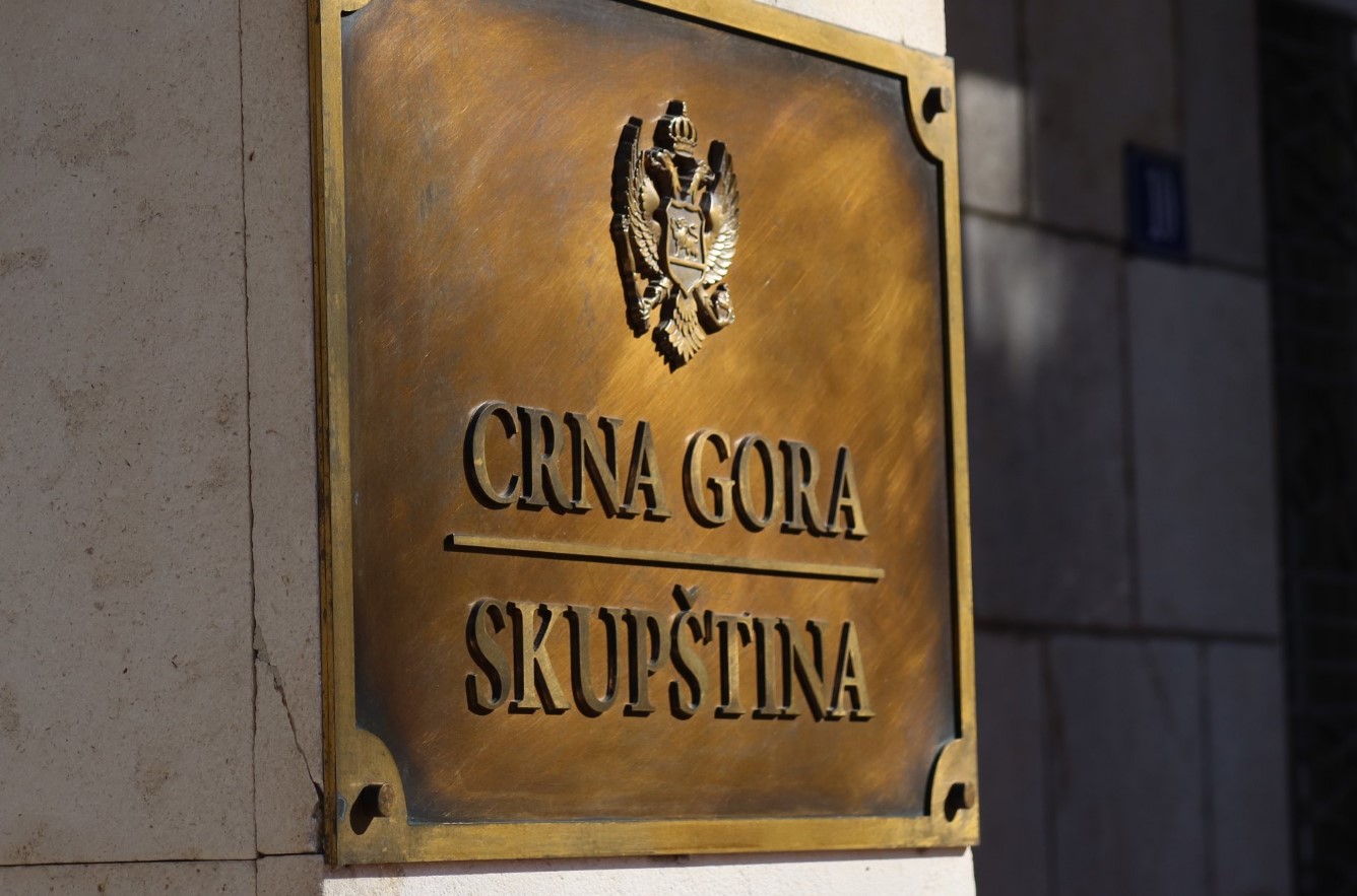 Najmanju poslaničku platu prima poslanica NSD-a i poslanik PES-a