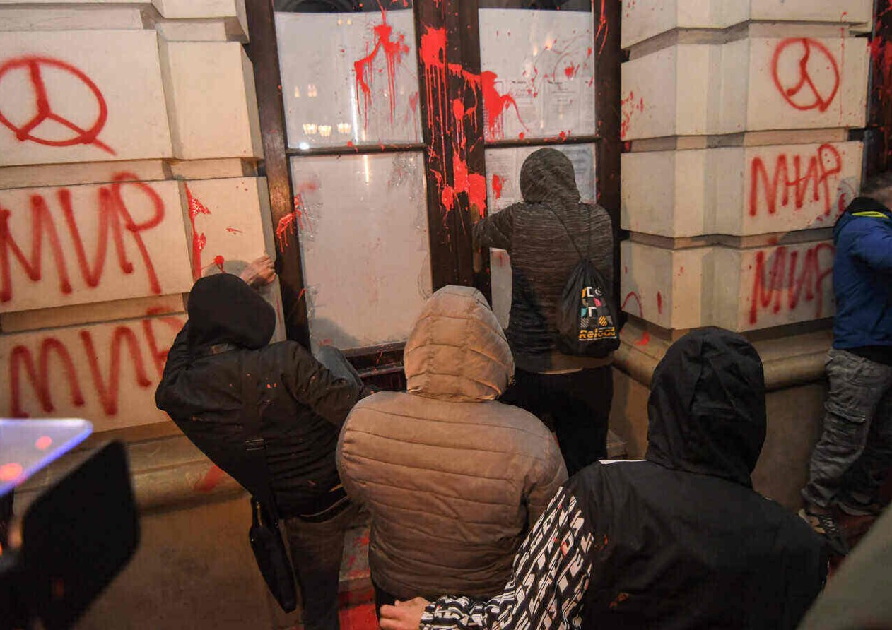 DO 30 DANA Pritvor petorici osumnjičenih za nasilničko ponašanje tokom protesta u Novom Sadu