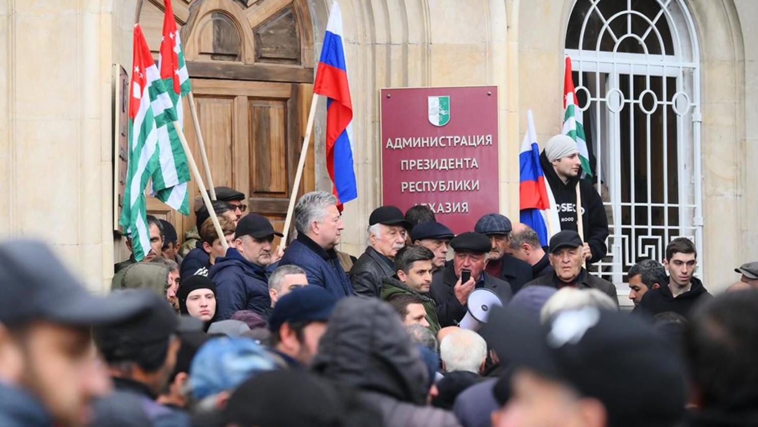 LOGORSKA VATRA U DVORIŠTU PREDSJEDNIKA Nema kompromisa vlasti i opozicije u Abhaziji