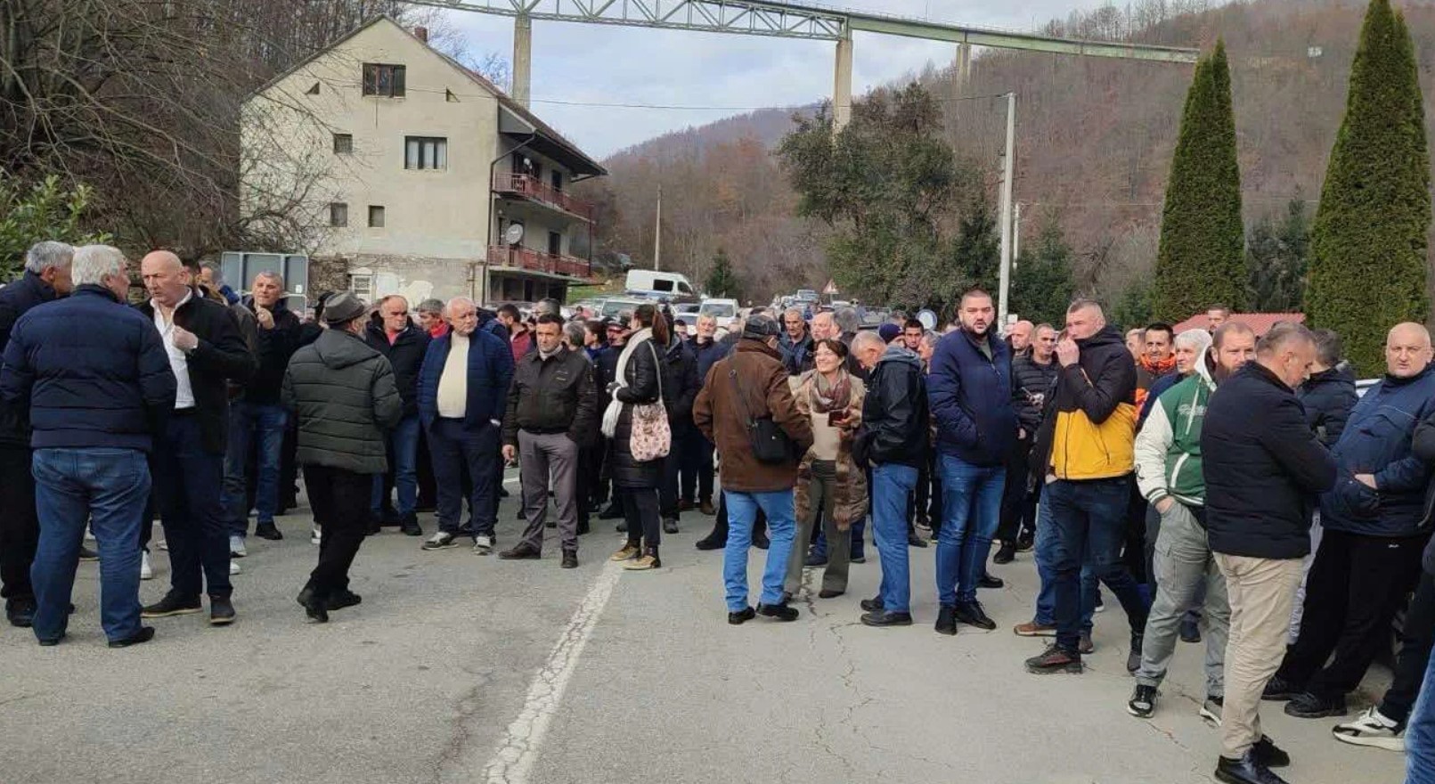 TRAŽE SE OSTAVKE Vranešani obećali pa blokirali magistralu u Slijepač Mostu i dali rok državi