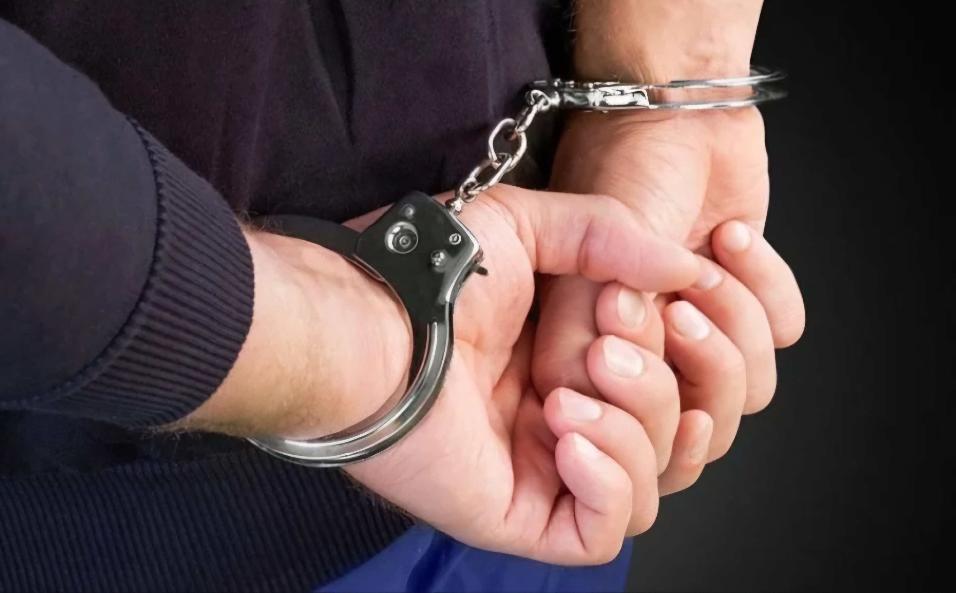 Zadržavanje suspendovanom policijskom službeniku