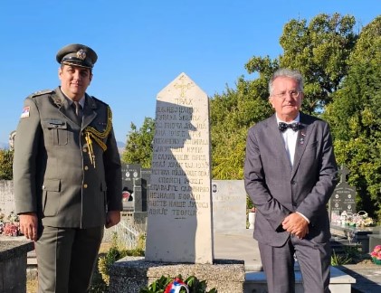 Ambasador Rodić položio vijenac na spomenik neznanim junacima iz Prvog svjetskog rata u Doljanima