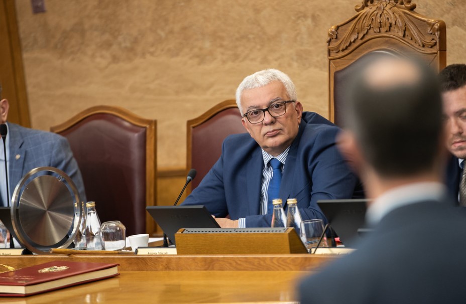 MANDIĆ Ako ne bude dogovora sa opozicijom oko statusa srpskog jezika, pravićemo Ustavotvornu skupštinu