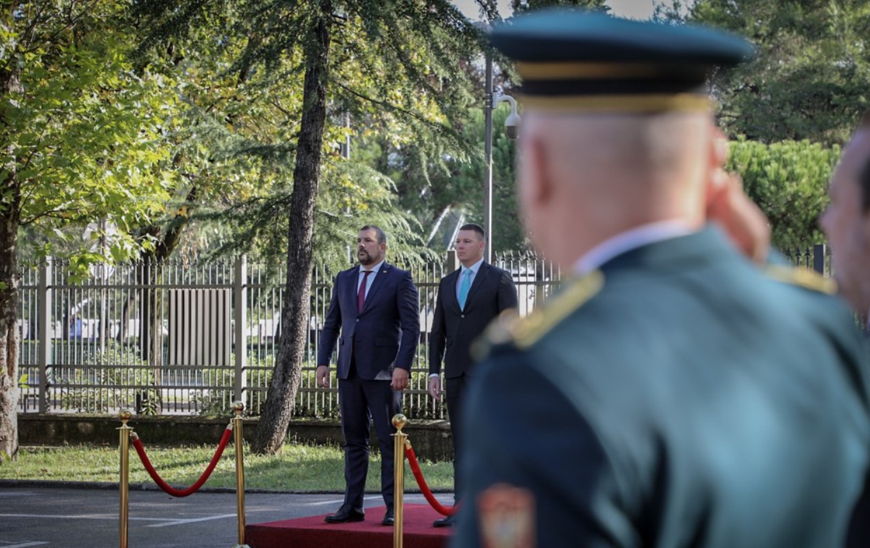 GDJE JE INJAC STALA NASTAVILI ADŽIĆ I KRAPOVIĆ Nezakonito se dijeli novac u resoru odbrane