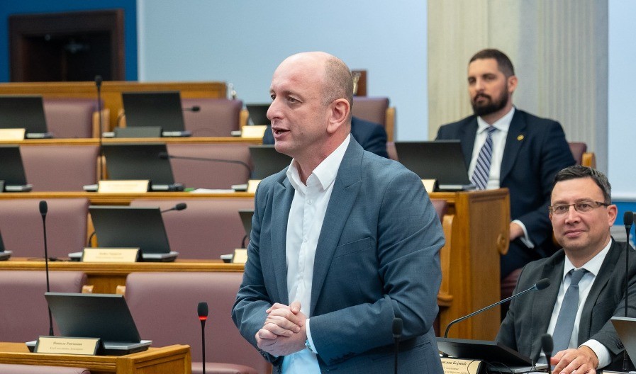 „Dogodine u Prizrenu ili u Kopenhagenu?“ Knežević raskrinkao politiku Milatovića