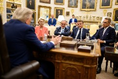 Tramp gazi saveznike i uzima Grenland