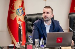 Odlaganje zakona o legalizaciji nova bruka Vlade Crne Gore