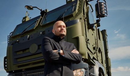 Dok Ukrajina gori, on broji milijarde: Novi kralj evropske vojne industrije