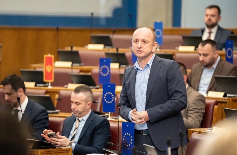 KNEŽEVIĆ Da smo odustali od srpskog jezika, dvojnog državljanstva, odnosa sa Srbijom i da smo pljunuli na Rusiju bili bi prihvatljiviji upravnicima regiona