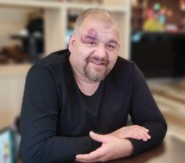 POP NIKO SE PONAŠA KAO DA JE NEKO Ko je dao za pravo svešteniku Urdešiću da "truje" po društvenim mrežama iz Crne Gore?