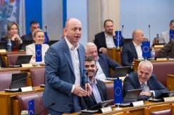 MILANČE PRAVI ŠOU NA PLENUMU Demokrate ne pravite antičke tragedije, nije vam Klarić izložen na Čepurke