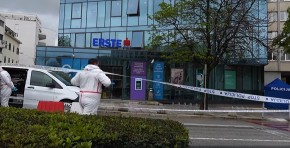 LIKVIDIRALE GA POLICAJKE U oružanoj pljački poslovnice Erste banke poginuo pljačkaš