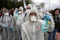 TALAČKA KRIZA Studenti u blokadi i opozicioni aktivisti blokirali zgradu „Informer“