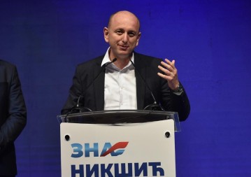 KNEŽEVIĆ Milo Đukanović pokušava da pobjegne od SDT-a i kreveta koji sam mu našao u Spužu