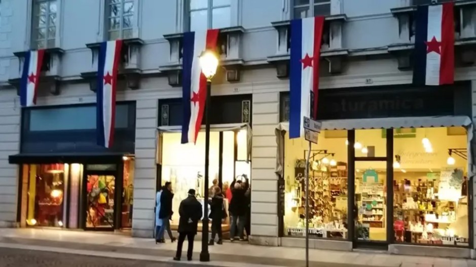 U italijanskom gradu na balkonima osvanule zastave SFRJ