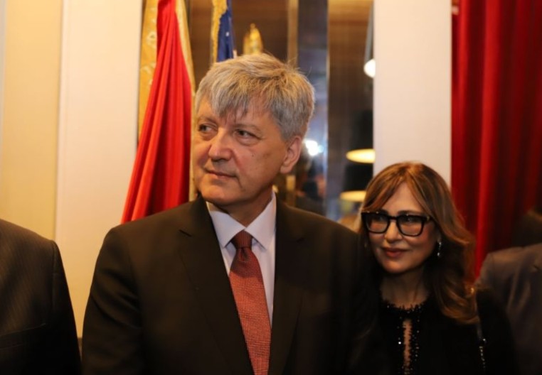 DIPLOMATSKI SKANDAL Crnogosrki ambasador gafom "rezervisao" povratnu kartu iz SAD?