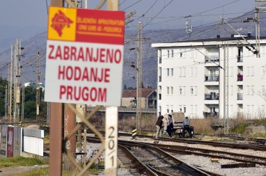 Za prelazak šina mimo pružnog prelaza kazna 800 eura