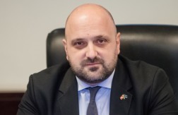 ROĐEN ZA FOTELJU Bojan Božović pored ministarske obavljao još 18 funkcija