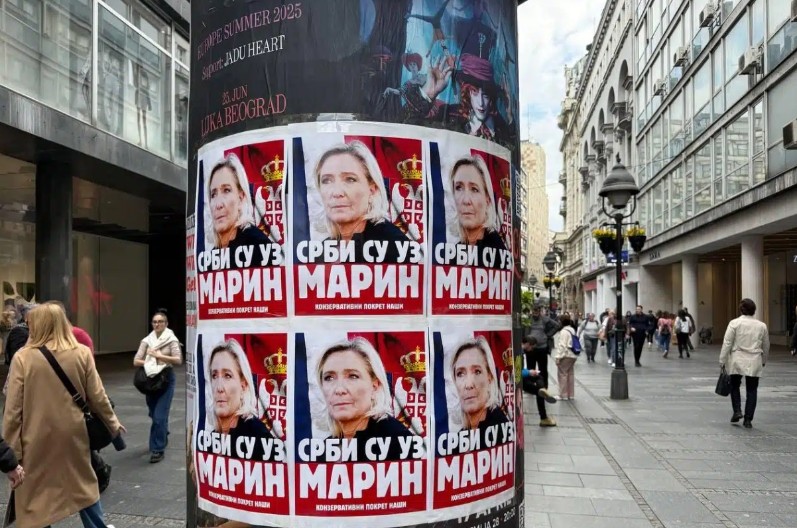 Beograd oblijepljen plakatima podrške Marin le Pen