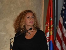 TRAMP JE ŠALJE U DIPLOMATSKU MISIJU Ovo je lijepa Srpkinja od koje zvanično Sarajevo ima nesanicu