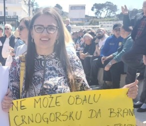PROVOCIRALA PA TUŽILA ABAZOVIĆA Jelena Marković ubijeđena da nije "budalčina", priveden Dritanom kum