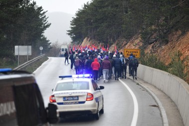 Srbi sa Kosova i Metohije krenuli pješice u Beograd na veliki narodni skup 12. aprila