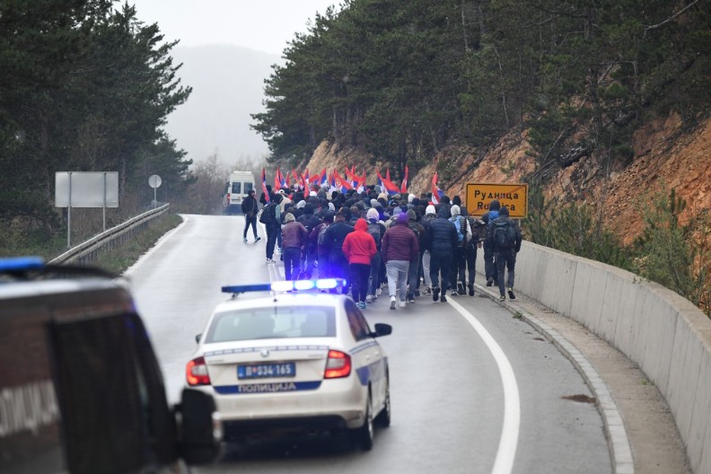 Srbi sa Kosova i Metohije krenuli pješice u Beograd na veliki narodni skup 12. aprila