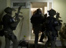 ISKIJAĆE IM RAZUZDANO SLAVLJE Policija hapsi Albance koji su palili zastavu Sjeverne Makedonije