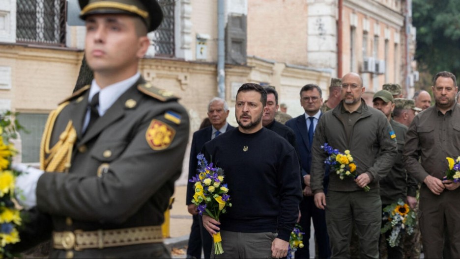 MOGU DA GA IZBACE IZ AVIONA PMC Grupa 4 Sekuritas koja čuva Zelenskog je spremna da ga eliminiše