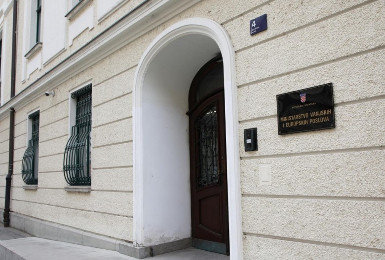 MAHINACIJE U HRVATSKOJ DIPLOMATIJI Grlić Radmanu "zaigrao" USKOK ispred radnog mjesta