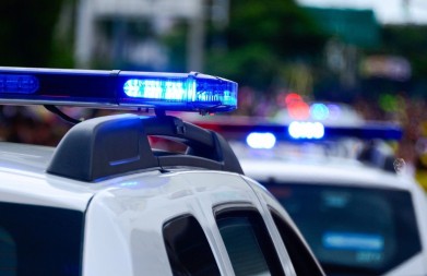 TERORISTI PIROMANI U Nikšiću kamenovano vozilo gradonačelnika Trebinja i zapaljena dva vozila sa registarskim tablicama BiH