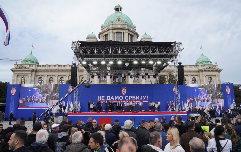 POSLATE PORUKE O ZNAČAJU JEDINSTVA Održan prvi dan sabora „Ne damo Srbiju”