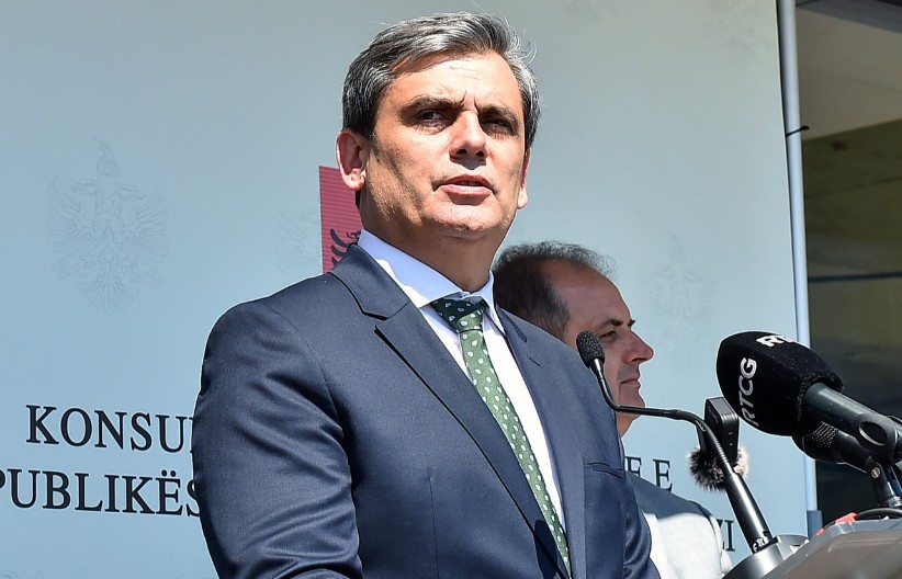 PODLAC Ervinu Ibrahimoviću malo trećina izvršne vlasti, hoće da kontroliše i ambasadu CG u Moskvi