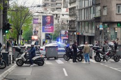 PRAVE BUKU DUVAJUĆI U VUVUZELE I PIŠTALJKE Studenti koji blokiraju RTS kontejnerima blokirali i raskrsnicu Takovske i Svetogorske