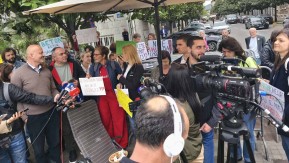 „VELIKA PLAŽA ILI VELIKA LAŽA“ Održan protest ispred Skupštine Crne Gore