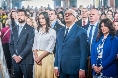 Kompletan državni vrh Crne Gore prisustvovao Vaskršnjoj liturgiji u podgoričkom Sabornom hramu Hristovog Vaskrsenja