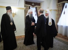 PATRIJARH SRPSKI PUTINU U Srbiji je u toku ''obojena revolucija'', sile Zapada žele da razbiju identitet srpskog naroda i kulture