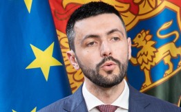 KLJUCA PILE U GVOZDENE VILE Lider DPS-a najavio inicijativu za smjenu Andrije Mandića