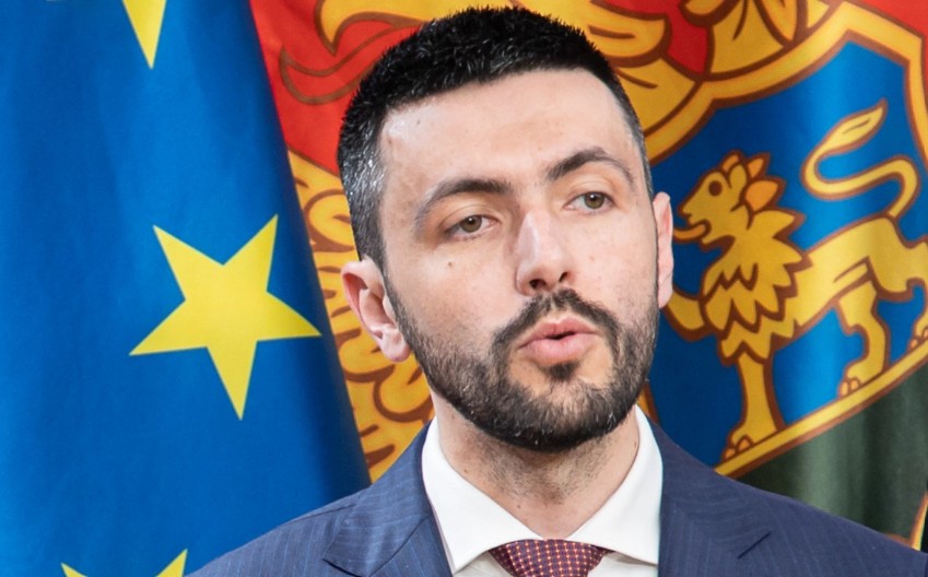 KLJUCA PILE U GVOZDENE VILE Lider DPS-a najavio inicijativu za smjenu Andrije Mandića